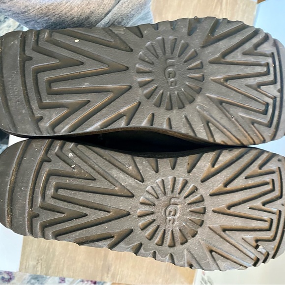 Cute Black glitter UGGS boots, size 10 women’s - Picture 4 of 5